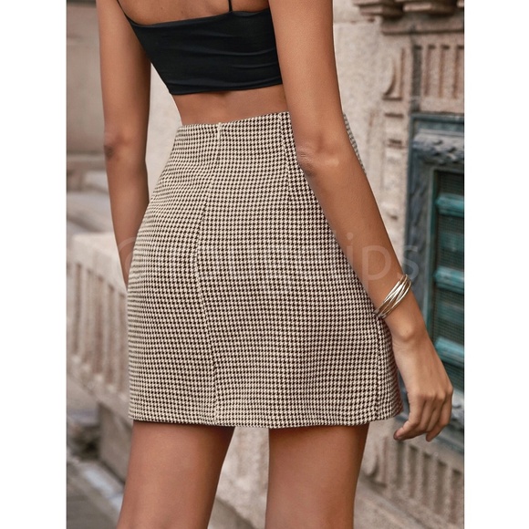 Houndstooth Khaki Tan Mini Skirt - Picture 5 of 15